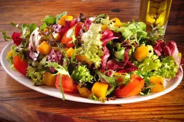 Salada tropical com frutas