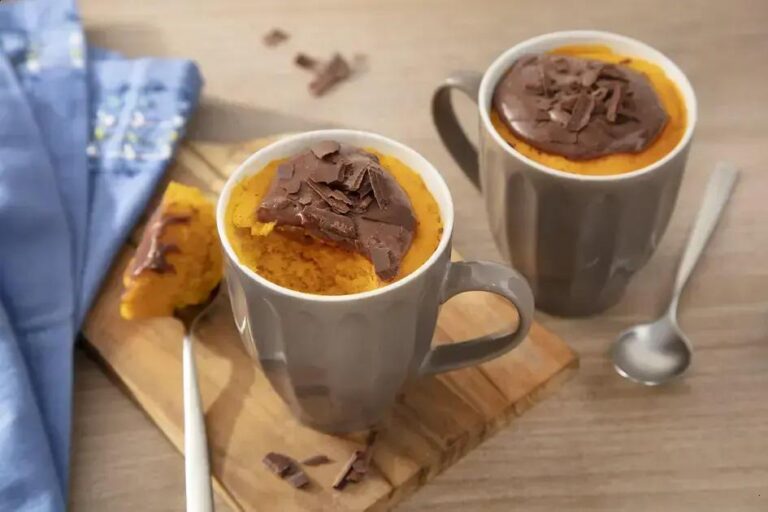 bolo de cenoura de caneca