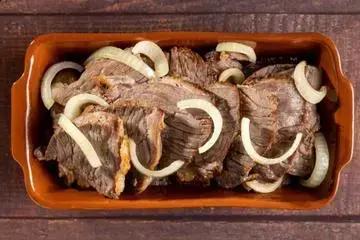 carne de sol acebolada