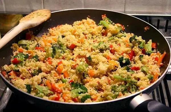 Cuscuz marroquino com legumes