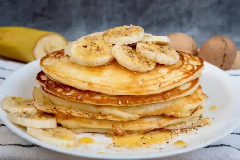 Panqueca de aveia com banana e canela