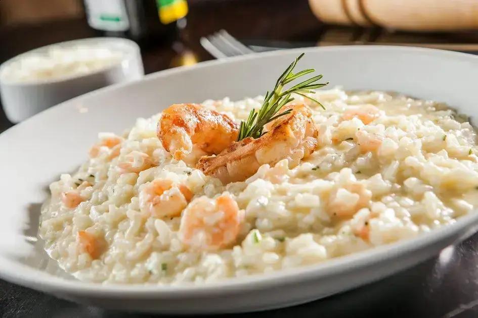 Risoto de camarão com ervas finas