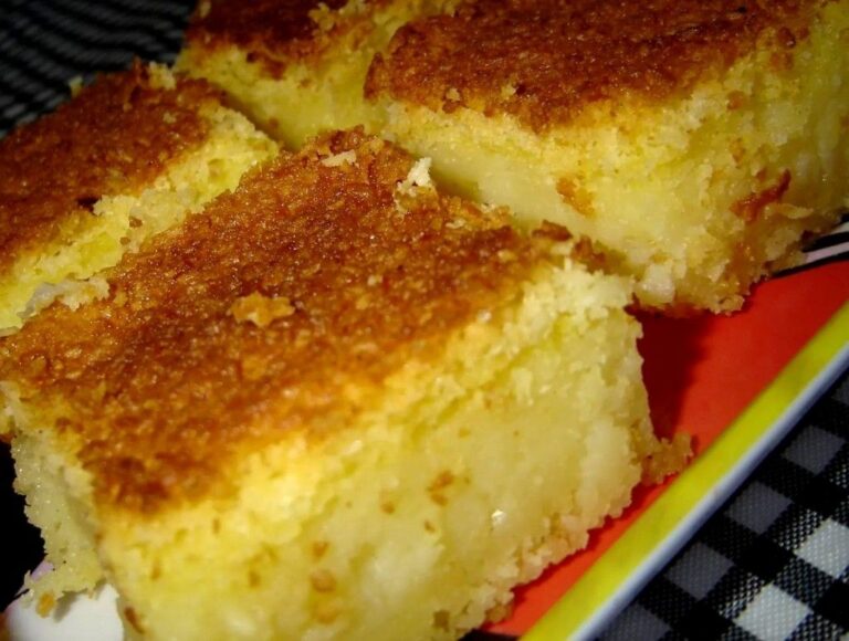 Bolo de fubá com coco e queijo: receita fácil, fofinha e com sabor de casa de vó